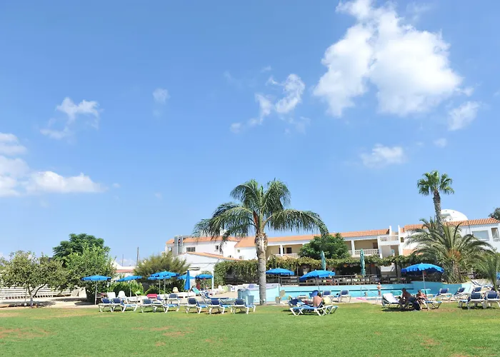 Captain Karas Holidays Aparthotel 3*